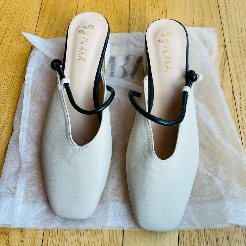 NWOT Women's Cream Slip-On Shoes